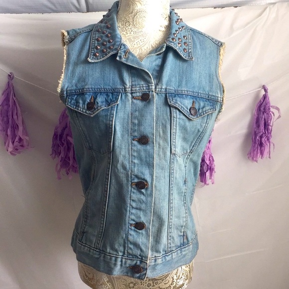 Rock & Republic denim studded vest in Medium NWT! - Picture 1 of 8